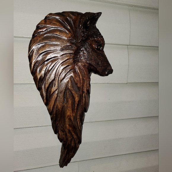 Hand carved wolf head profile. 15" high 8" wide. 1 1/4 thick. - Picture 1 of 1